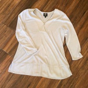 LIKE NEW Bobeau V-Neck Button Top